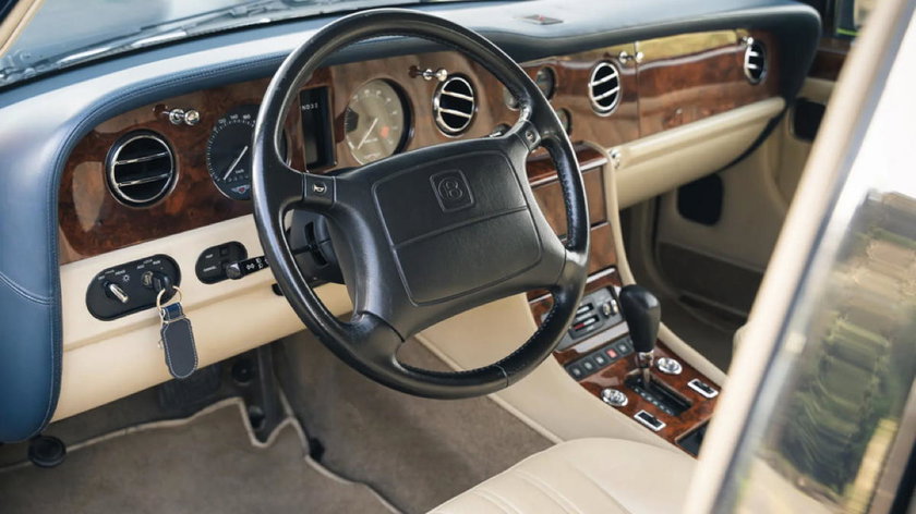 S8-qui-veut-rouler-avec-l-ancienne-bentley-de-giorgio-armani-875264