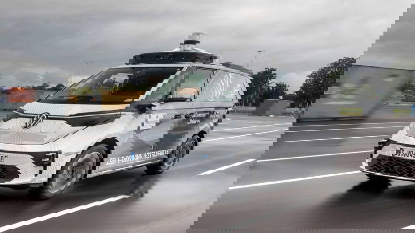 Mercedes, Volkswagen, Waymo : les robotaxis cherchent à s’imposer en Europe, mais 70% des conducteurs n'en veulent pas