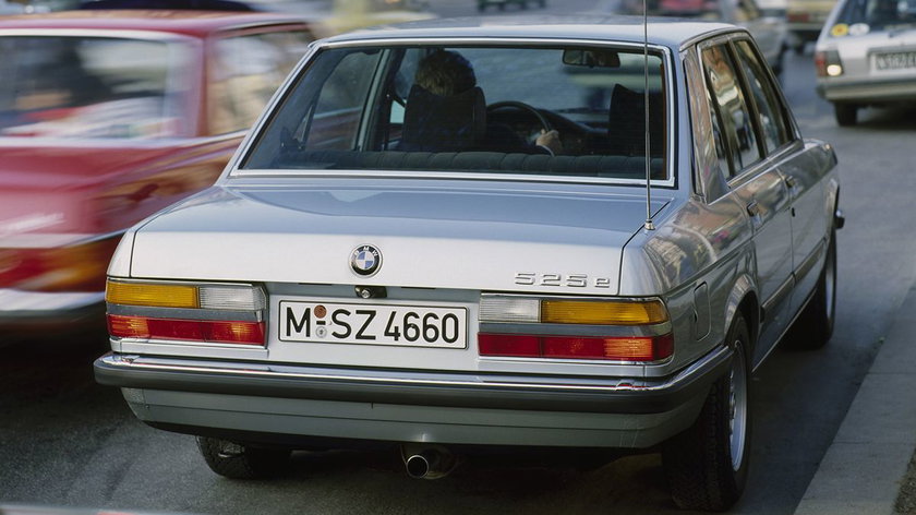 P90058379_highRes_bmw-525e-2nd-generat