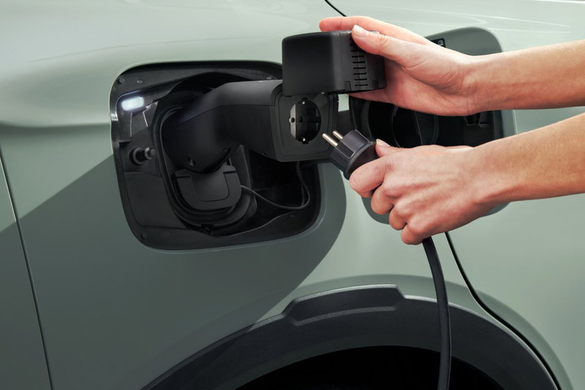 elroq_powerdelivery_adapter2_f7d586de-1920x1281 (Nouvelle taille 1)