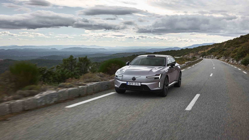 TEST Volvo ES90 2026: de grote comeback van de Zweedse berline?