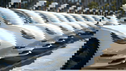 Tesla klopt BYD opnieuw als grootste verkoper van elektrische auto’s: trendbreuk of toevalstreffer?