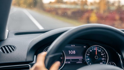 Flambée des prix des carburants : moins de trajets, moins de vitesse, les Belges s'adaptent et les données le confirment