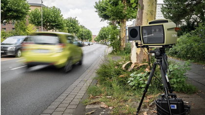 Te snel rijden voor een flitser: kan het en levert het ook een boete op?