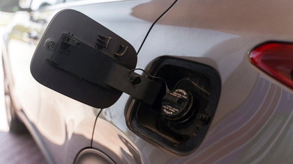 Olieprijs daalt: dit betaal je straks aan de pomp