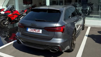 Nummerplaat met “WERKLOOS” op auto van 150.000 euro: humor of wansmaak?