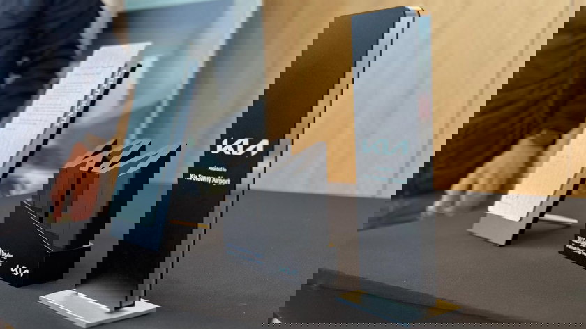 Steveny_Presse_Kia_PPDA_3_Les trophees remis à la concession automobile Kia Steveny Airport