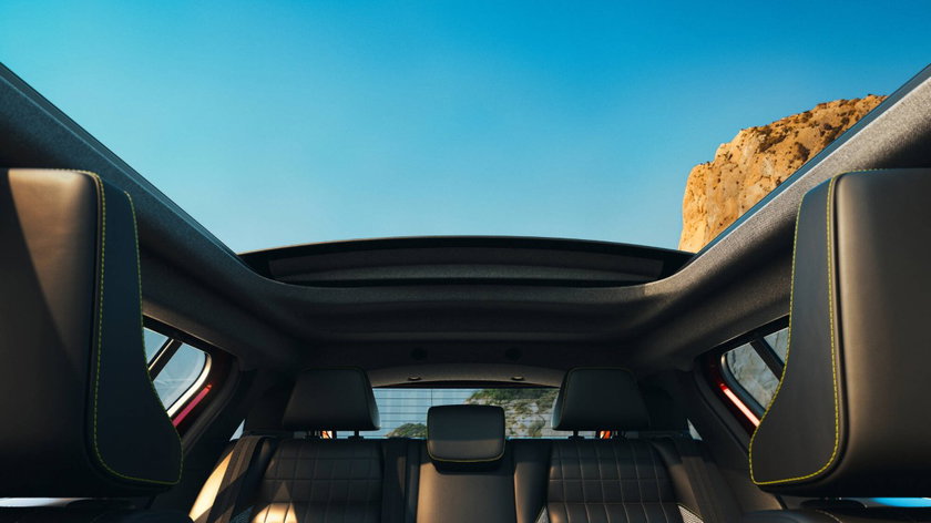 Renault 4 E-Tech Plein Sud (2) (Nouvelle taille 1)