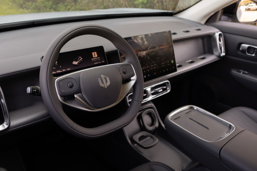 -B10HybridEVGalaxySilverinteriors (Nouvelle taille 1)