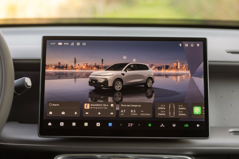 --B10HybridEVGalaxySilverinteriors (Nouvelle taille 1)