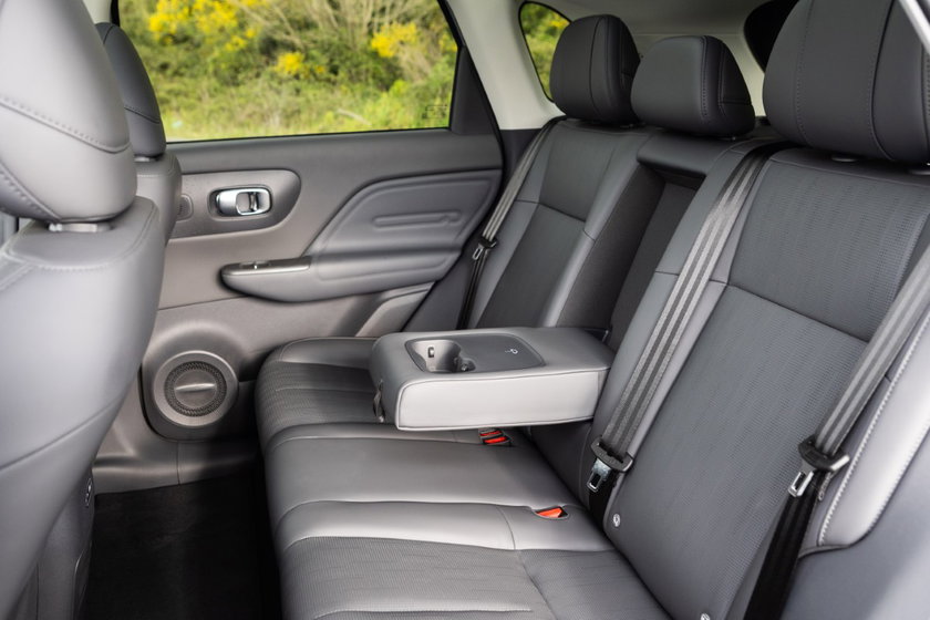 ---B10HybridEVGalaxySilverinteriors (Nouvelle taille 1)