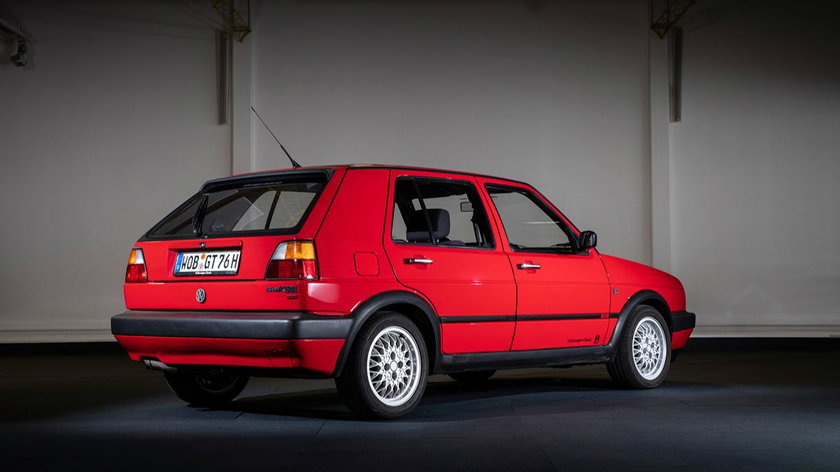 DB2024AU01068_medium