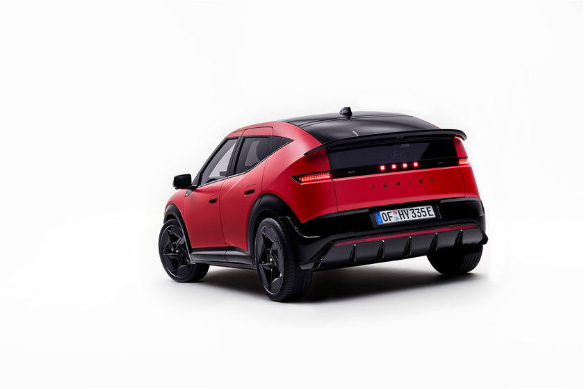 Hyundai Ioniq 3 (3) (1911 x 1274)