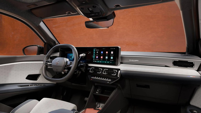 Renault 4 E-Tech Roland-Garros (6) (Moyenne)