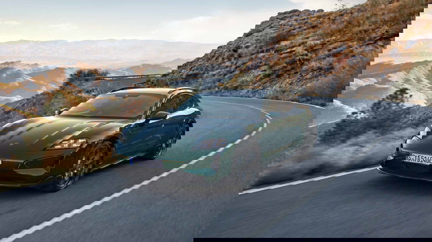 05_Taycan_Turbo_Cross_Turismo_Driving_2_1024x683_A5_RGB