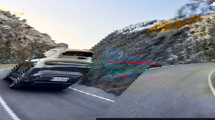 06_Taycan_Turbo_Cross_Turismo_Driving_1_1024x683_A5_RGB