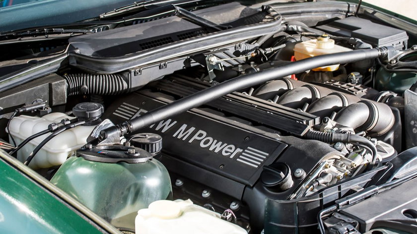 P90215414_highRes_e36-bmw-m3-gt-04-201