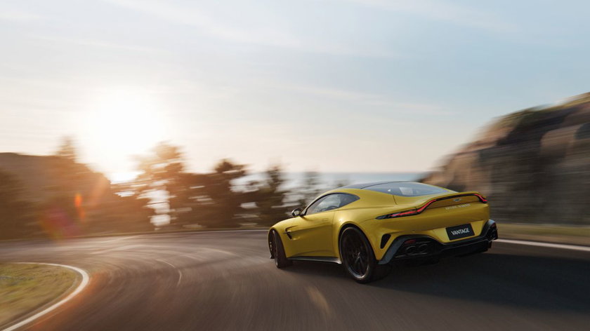 Aston_Martin_Vantage_03