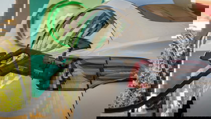 L'électrique moins chère que l'essence : vrai en Flandre, faux en Wallonie ?