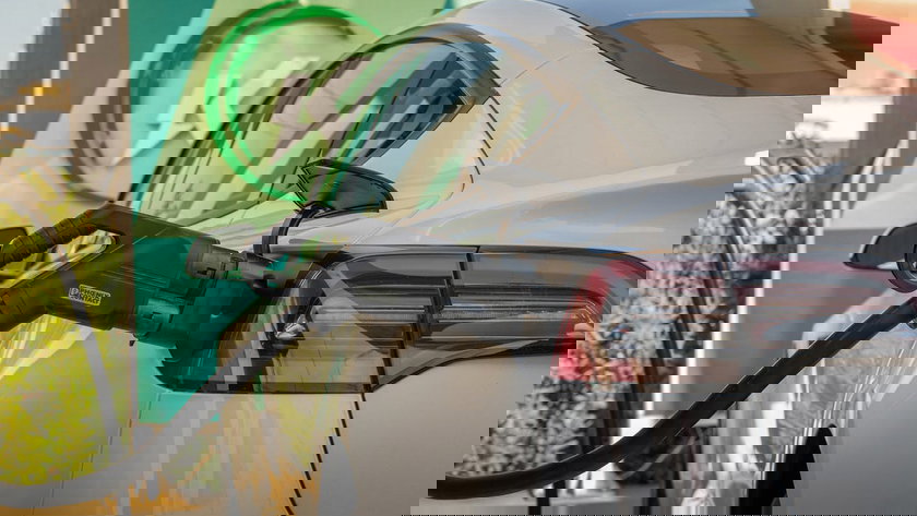 L'électrique moins chère que l'essence : vrai en Flandre, faux en Wallonie ?