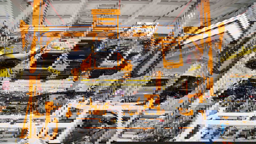 Een RAM op de assemblagelijn.