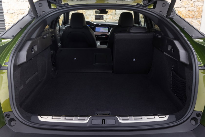 Peugeot 408 lifting 2026 coffre (Nouvelle taille 2) (Moyenne)