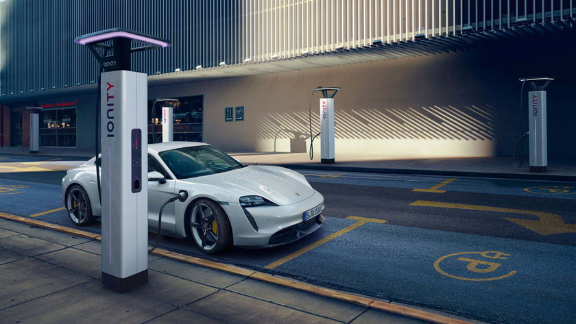 Porsche Taycan.