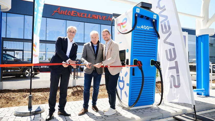 Cinq stations, une Wallonie couverte : le pari électrique de Steveny avec TotalEnergies