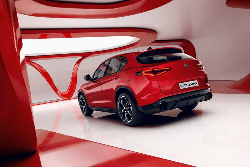 11_Stelvio_Pack Performance (Nouvelle taille 1)