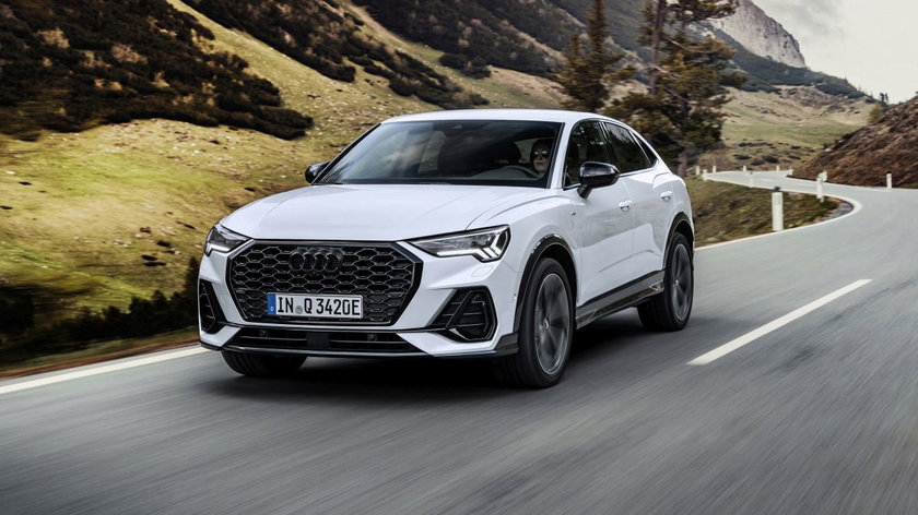 audi_q3_sportback_45_tfsi_e_s_line_white-drive-1