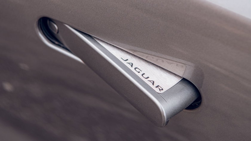 jaguar_f-type_door-handle