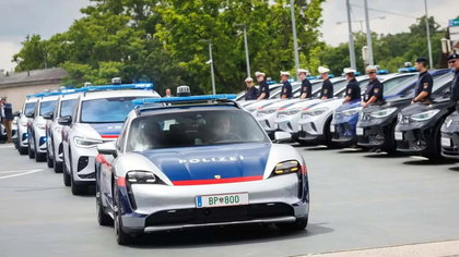 La police autrichienne arrête les voitures de patrouille électriques qui ne posent que des problèmes
