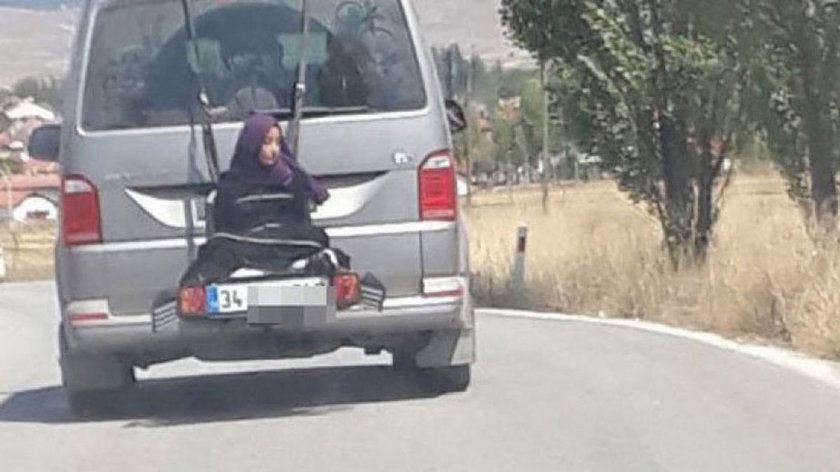 Vrouw vastgebonden aan busje, man gearresteerd