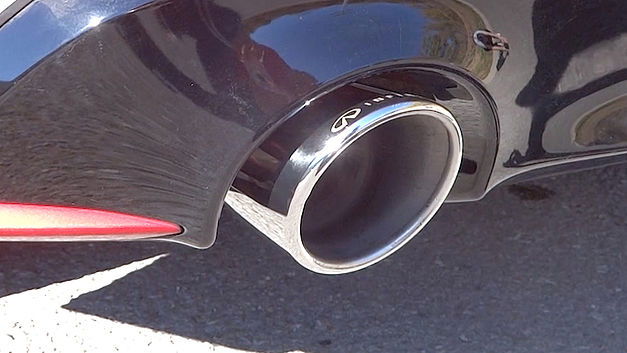 Man gedraagt zich verdacht bij geparkeerde wagen: Politie gechoqueerd