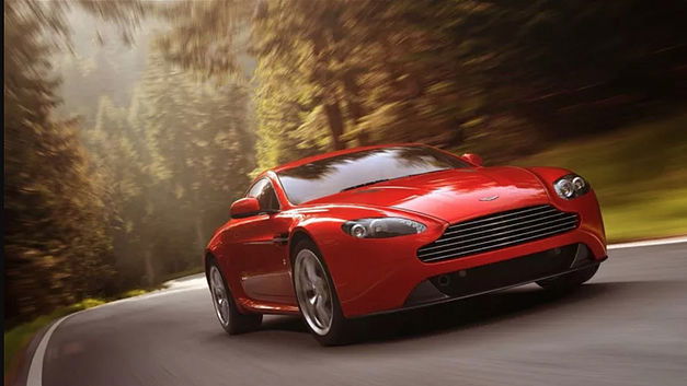 YouTuber licht gepensioneerden op om dure wagens te kopen