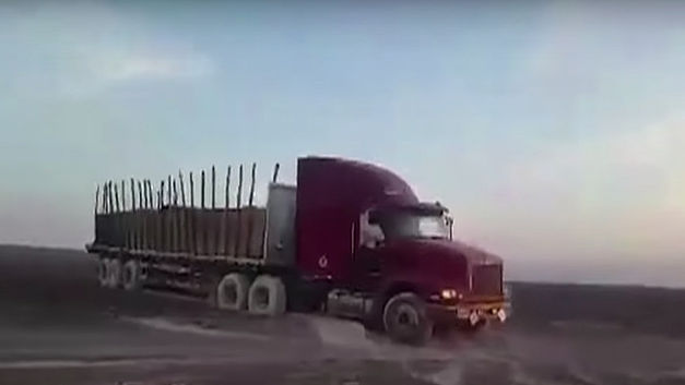 Vrachtwagen beschadigt Nazca-lijnen in Peru