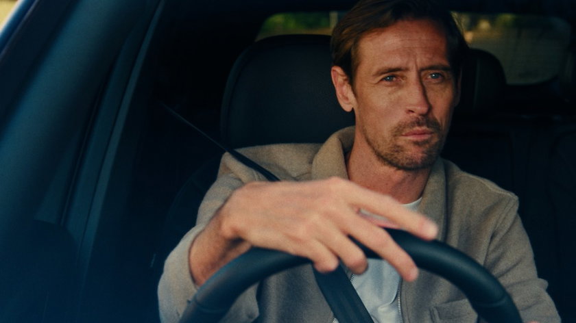2. Peter Crouch driving CHERY TIGGO 9 CSH