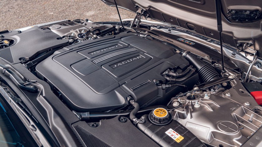jaguar_f-type_p450_r-dynamic-V8
