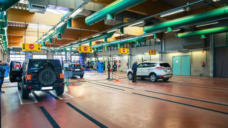 Rappel constructeur ignoré, airbag jamais inspecté : l'Europe va changer ce que le contrôle technique est censé vérifier