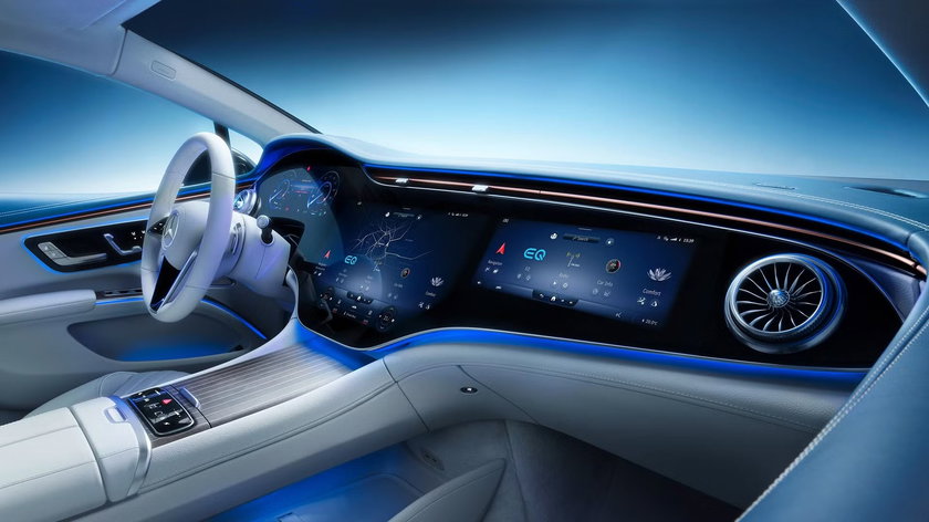 large-38436-mercedes-eqeqsinteriormbuxhyperscreen - copie
