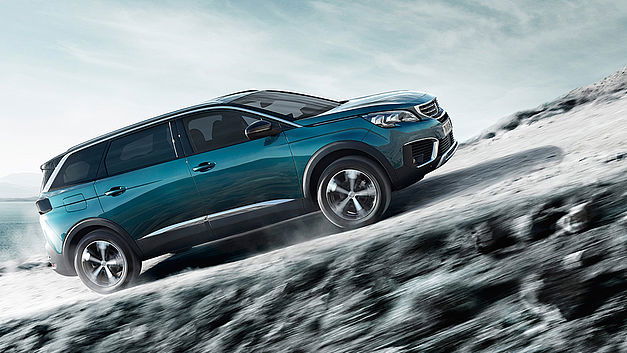 Peugeot songerait à un grand SUV