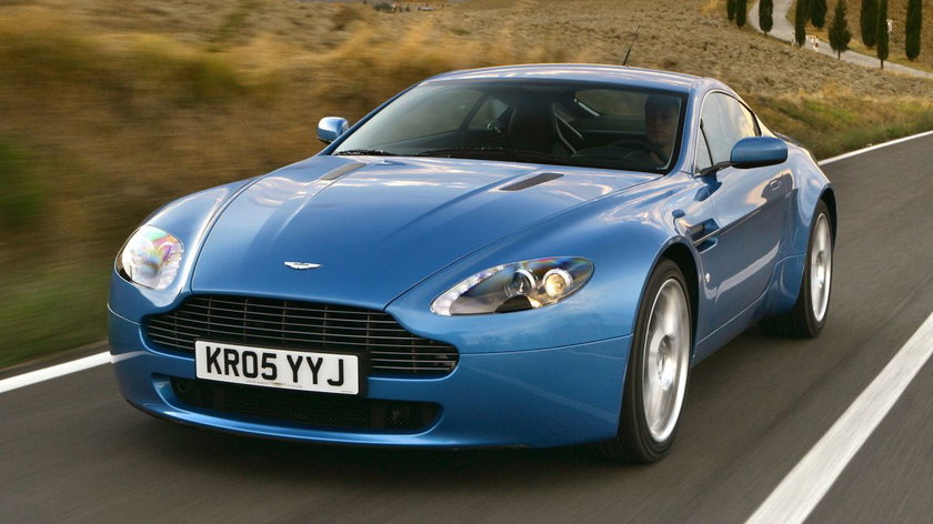 aston_martin_v8_vantage_22
