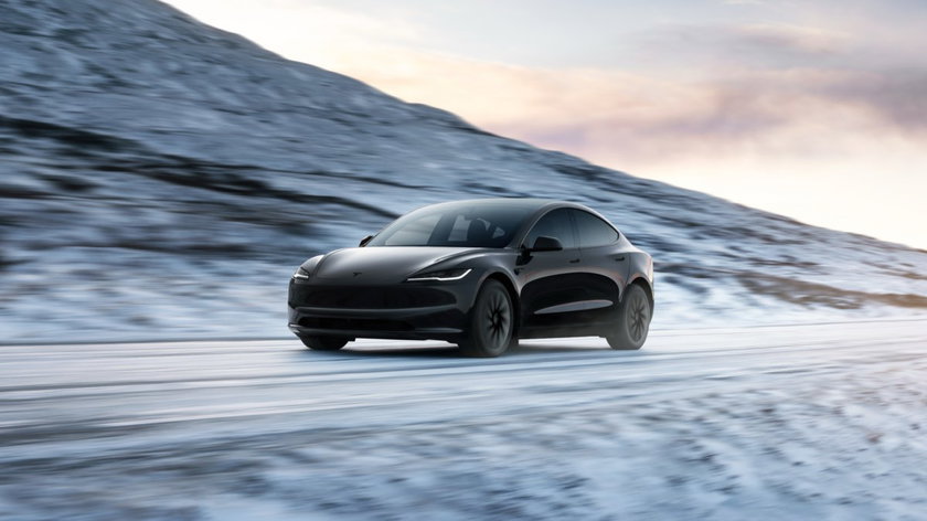 Tesla-Model-3-FSD-winter