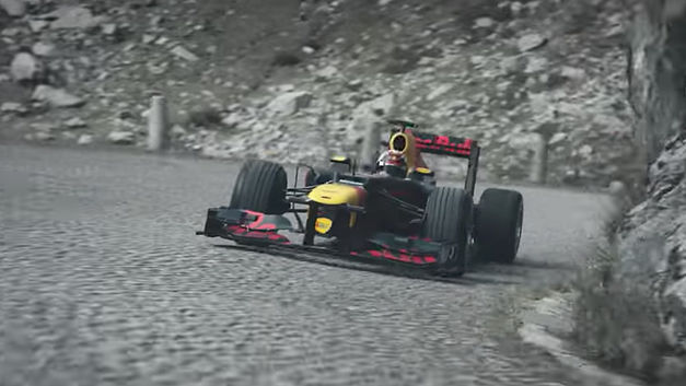Met een F1-bolide op een bergweg (+VIDEO)
