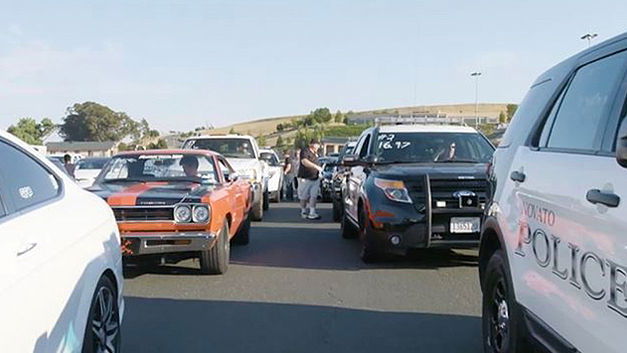 Een dragrace georganiseerd door de politie (+VIDEO)