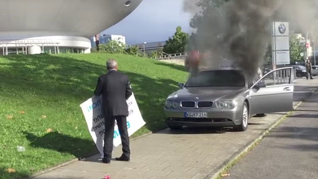 BMW-hater steekt 7-Reeks in brand voor hoofdkwartier (+VIDEO)