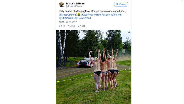 Rallypiloten aangemoedigd door halfnaakte meisjes