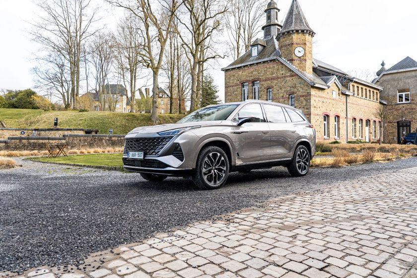 TEST MGS9 PHEV (2026): hoe goed is de eerste MG met 7 zitplaatsen?