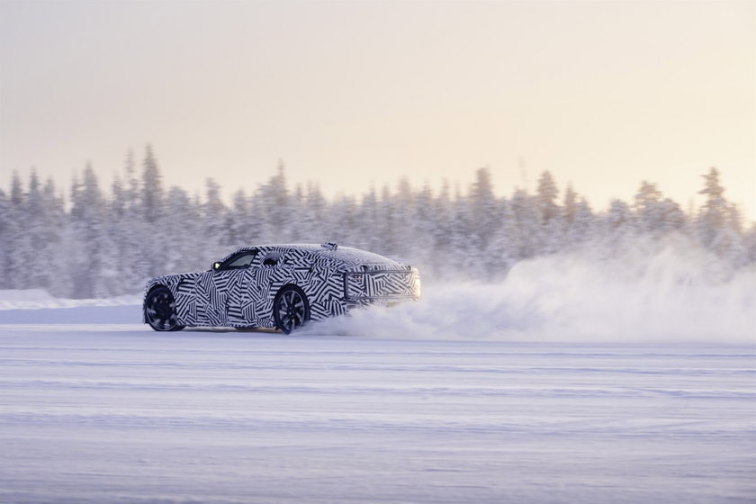 Jaguar_GT_Prototype_07_Rear34_020226 (5625 x 3750) (Moyenne)