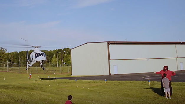 Tanden trekken doe je met… een helikopter!